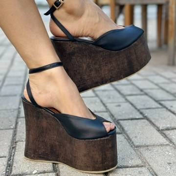 Gaia Black