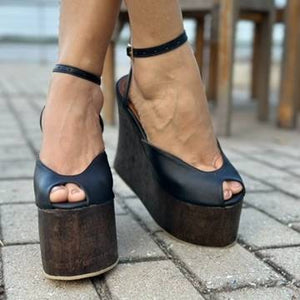 Gaia Black