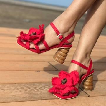 Isolda Red